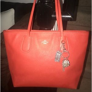 Coach Taxi Zip Watermelon (Orange)
Crossgrain Leather Tote